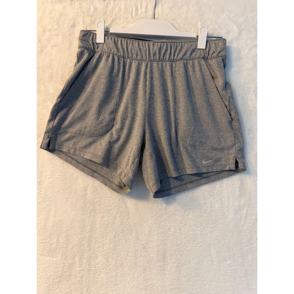 Nike Dri-FIT Grey Striped Athletic Training Shorts Mens Small‎ Side Pockets